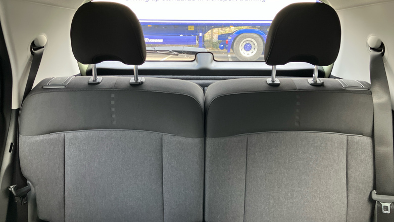 Hyundai INSTER 85kW 02 49kWh 5dr Auto Electric Hatchback